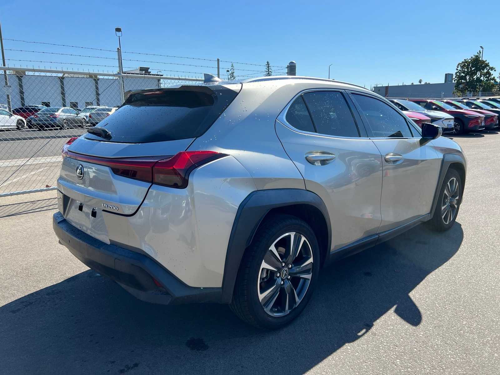 Thumbnail: 2020 Lexus UX - 8