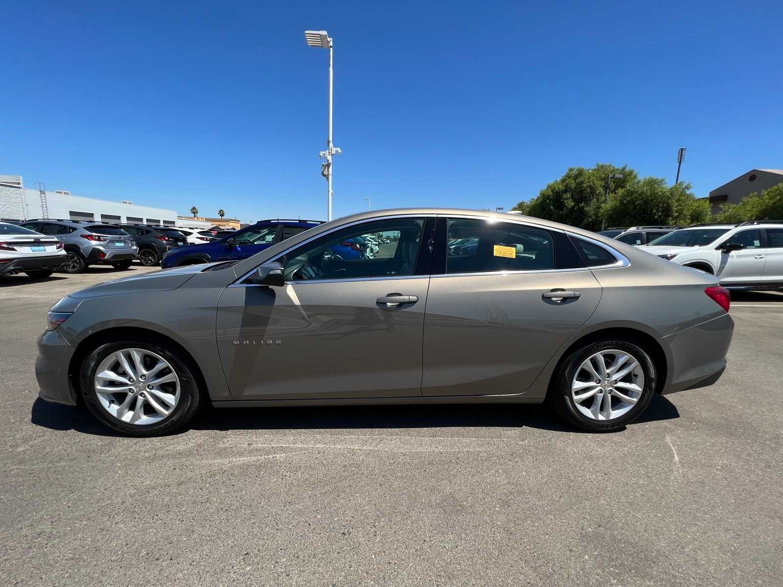 Thumbnail: 2017 Chevrolet Malibu - 2