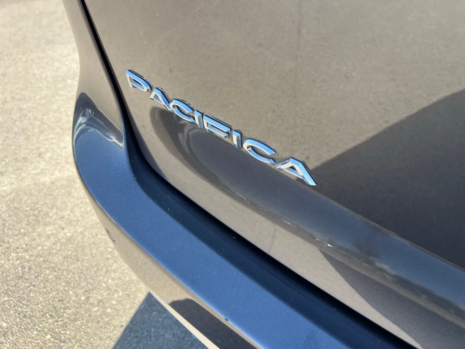 Thumbnail: 2023 Chrysler Pacifica - 5