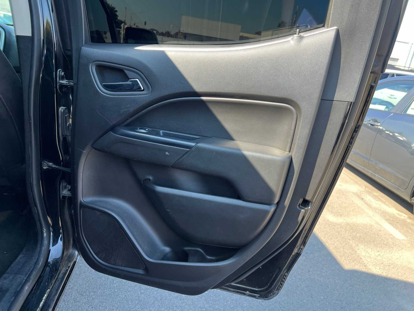 Thumbnail: 2017 Chevrolet Colorado - 24