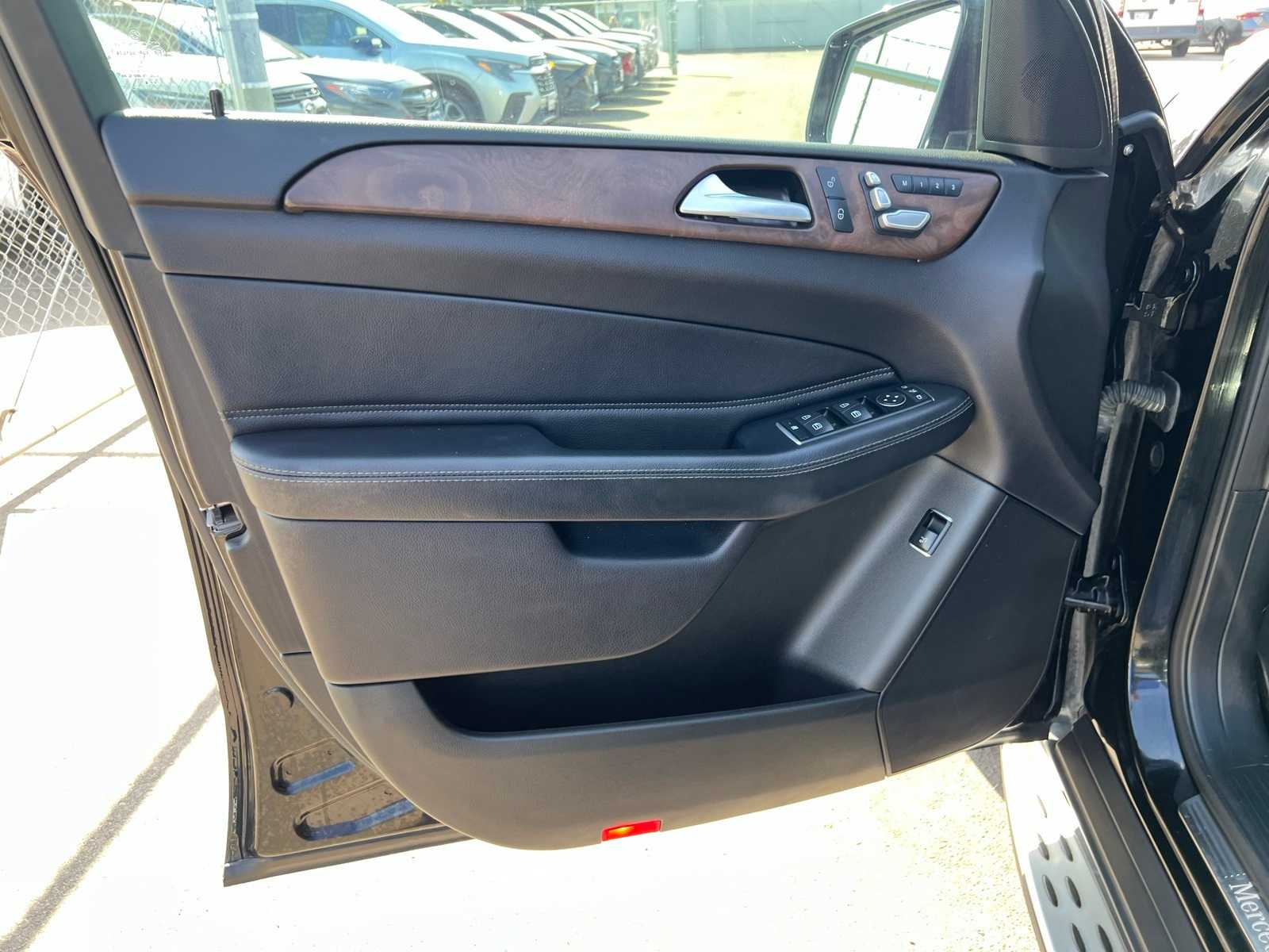 Thumbnail: 2016 Mercedes-Benz GLE - 16