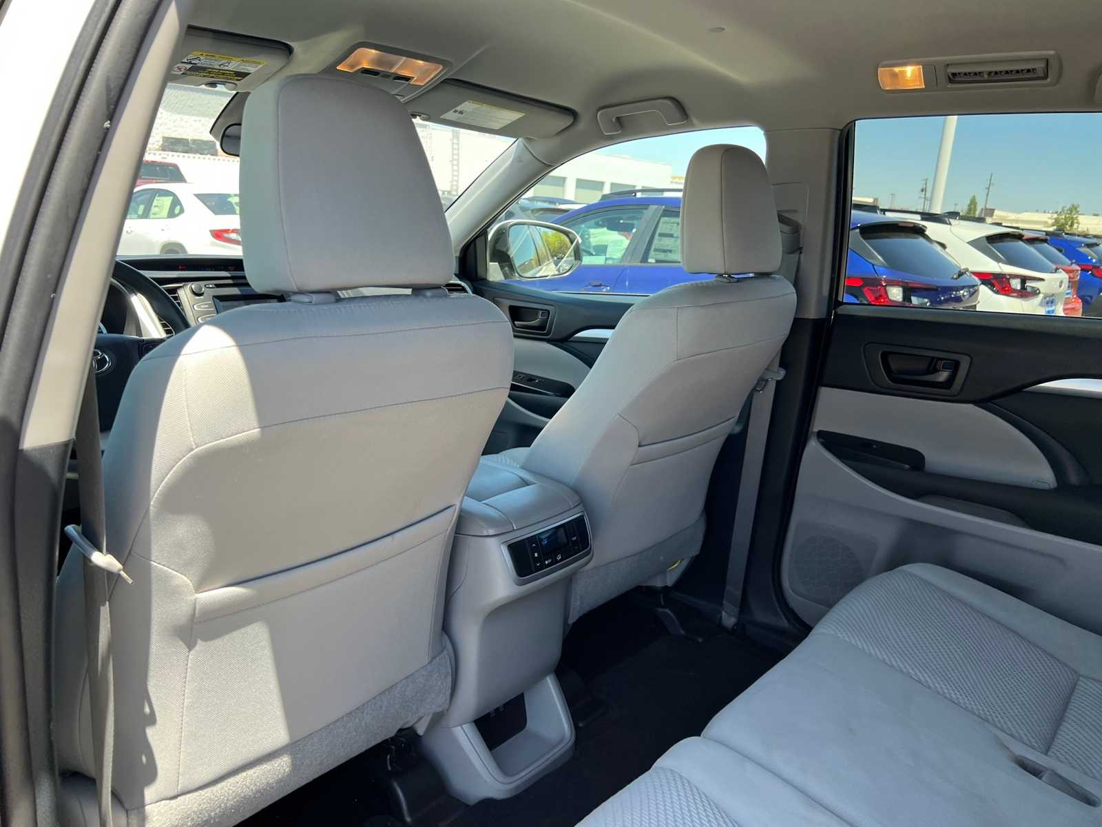 Thumbnail: 2019 Toyota Highlander - 17