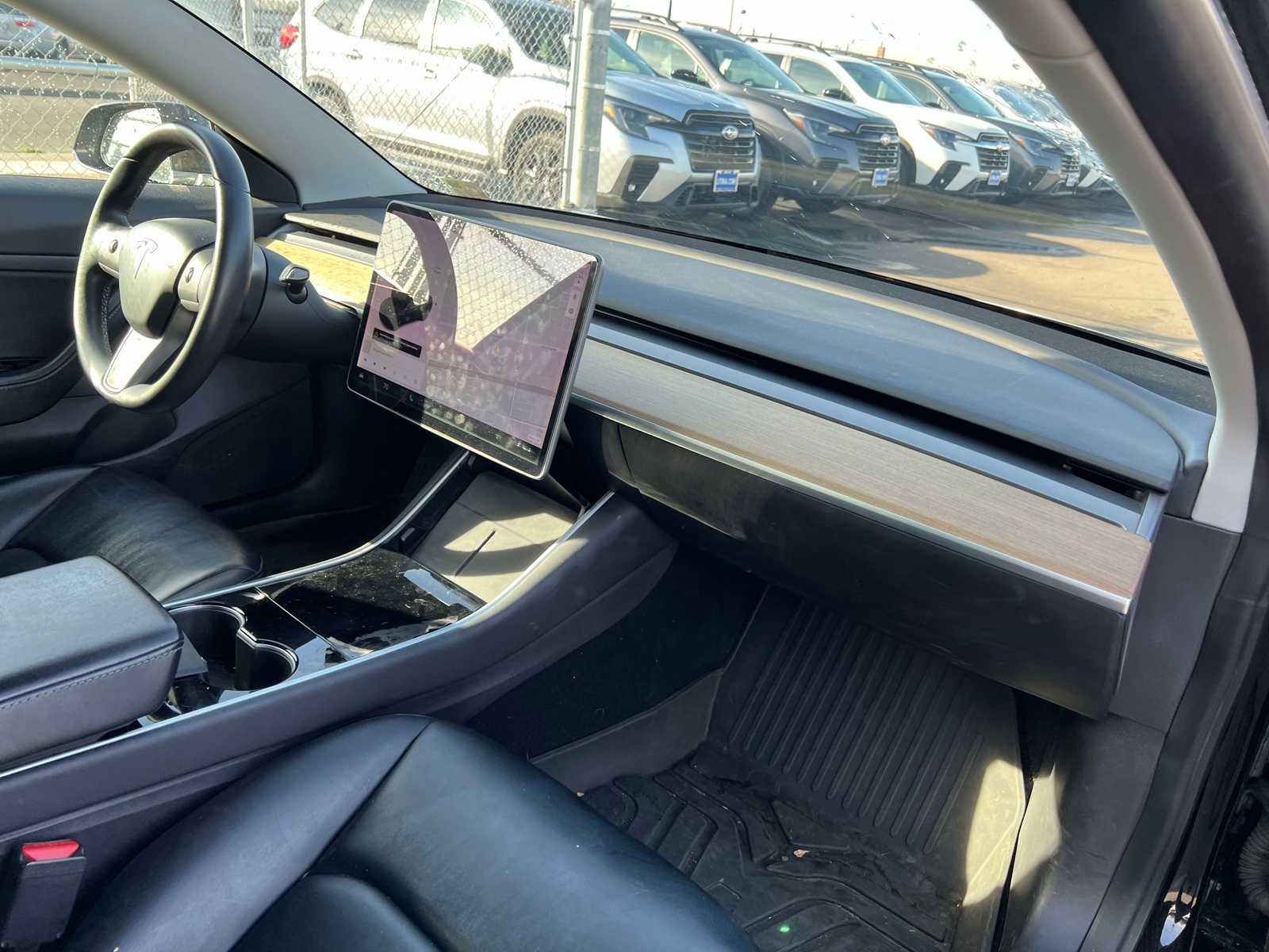 Thumbnail: 2020 Tesla Model 3 - 24