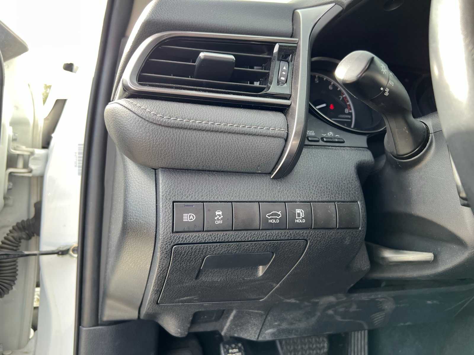 Thumbnail: 2021 Toyota Camry - 28