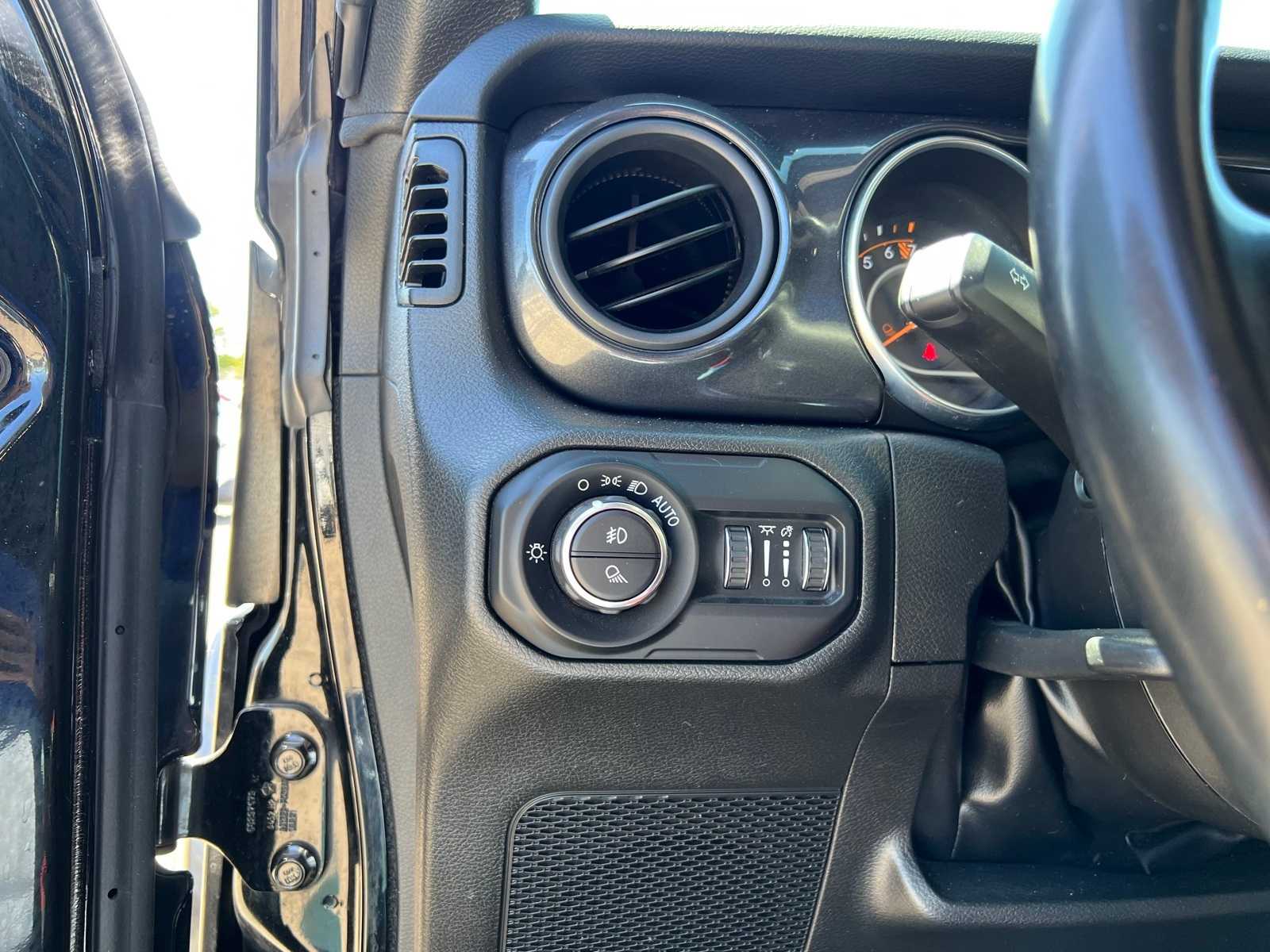Thumbnail: 2022 Jeep Gladiator - 26