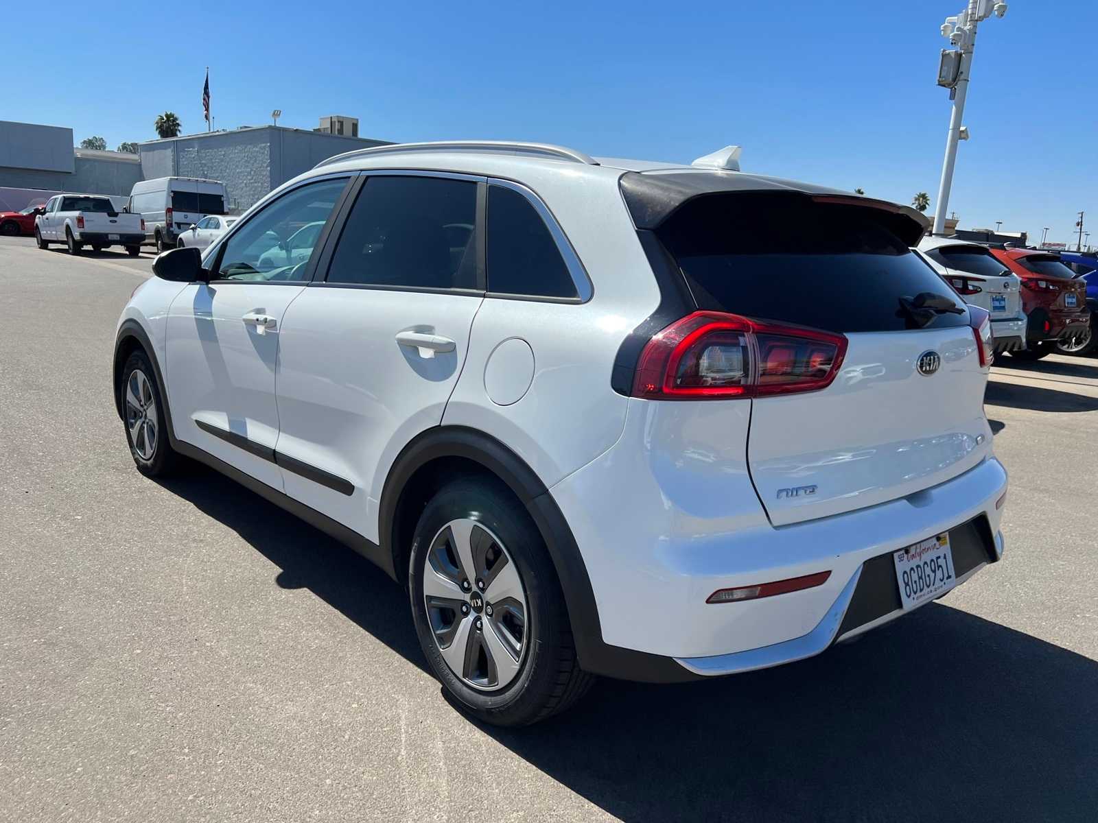 Thumbnail: 2018 Kia Niro - 3