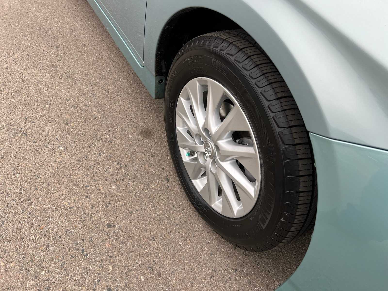 Thumbnail: 2012 Toyota Prius - 25