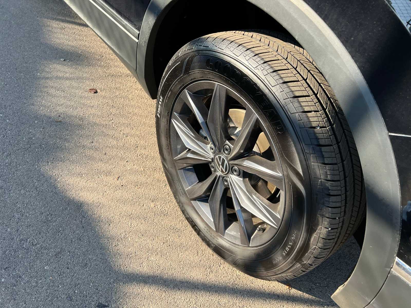 Thumbnail: 2023 Volkswagen Tiguan - 16