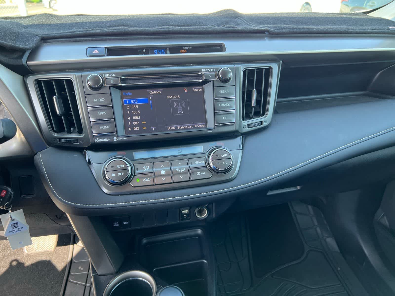 Thumbnail: 2015 Toyota RAV4 - 32