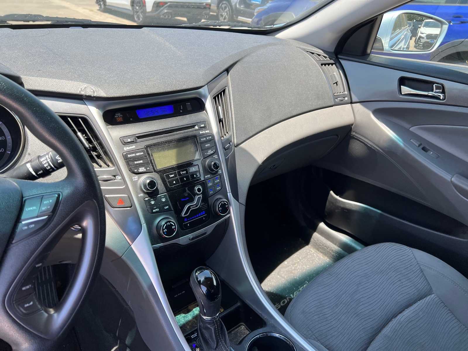 Thumbnail: 2012 Hyundai Sonata - 32