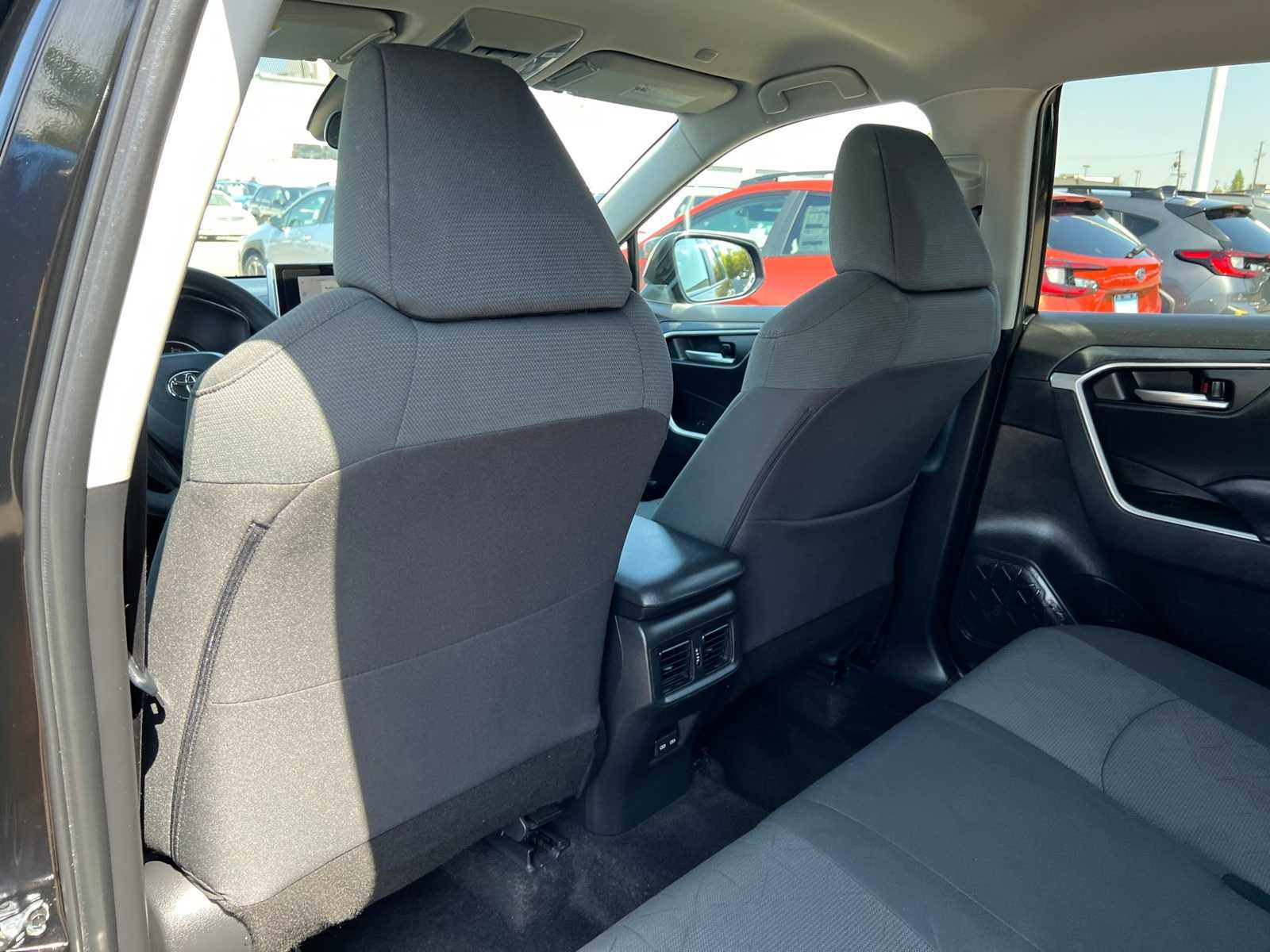 2023 Toyota RAV4 XLE 18