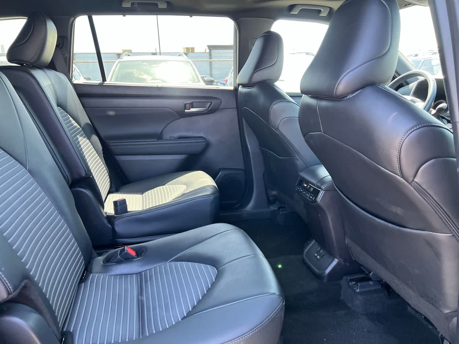 Thumbnail: 2025 Toyota Highlander - 23