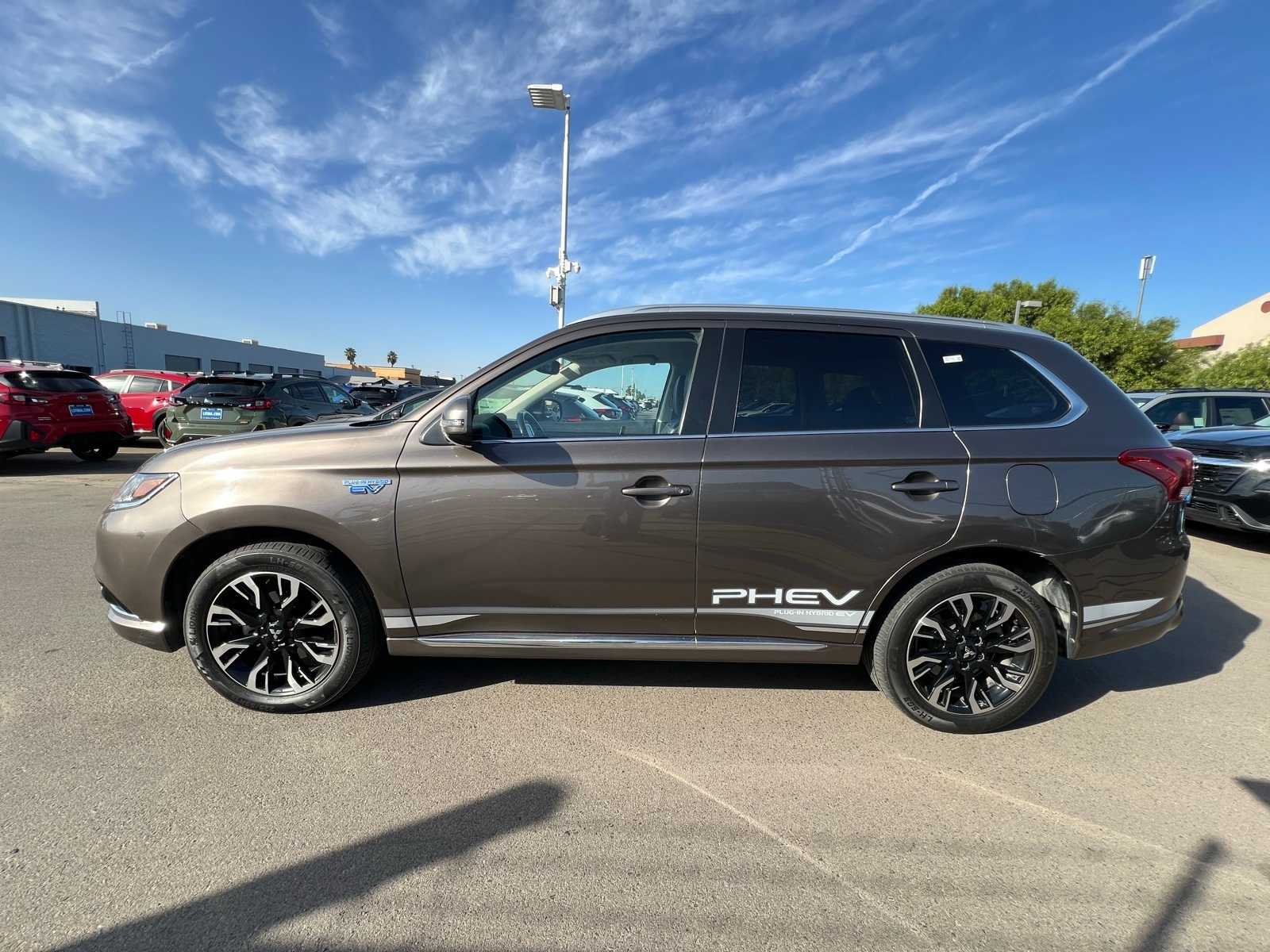 Thumbnail: 2018 Mitsubishi Outlander - 2