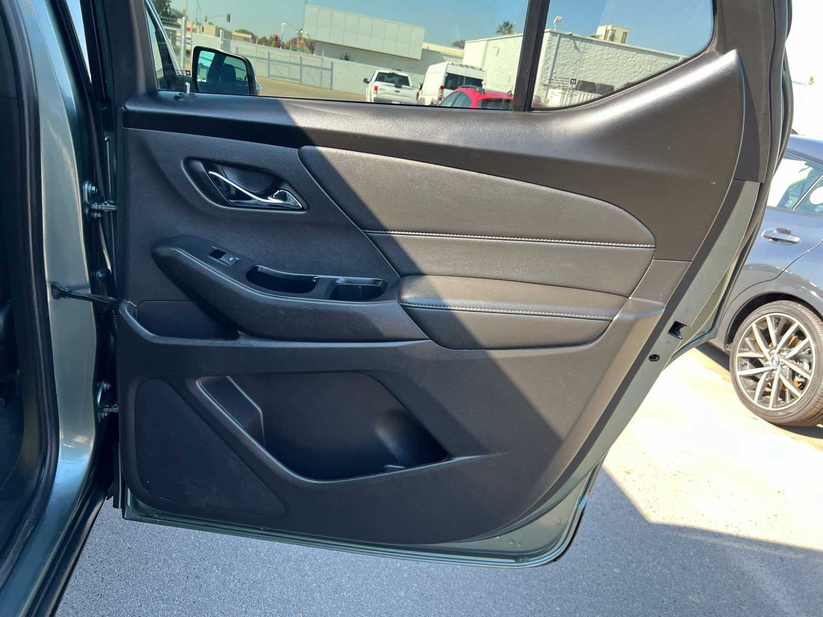 Thumbnail: 2023 Chevrolet Traverse - 24