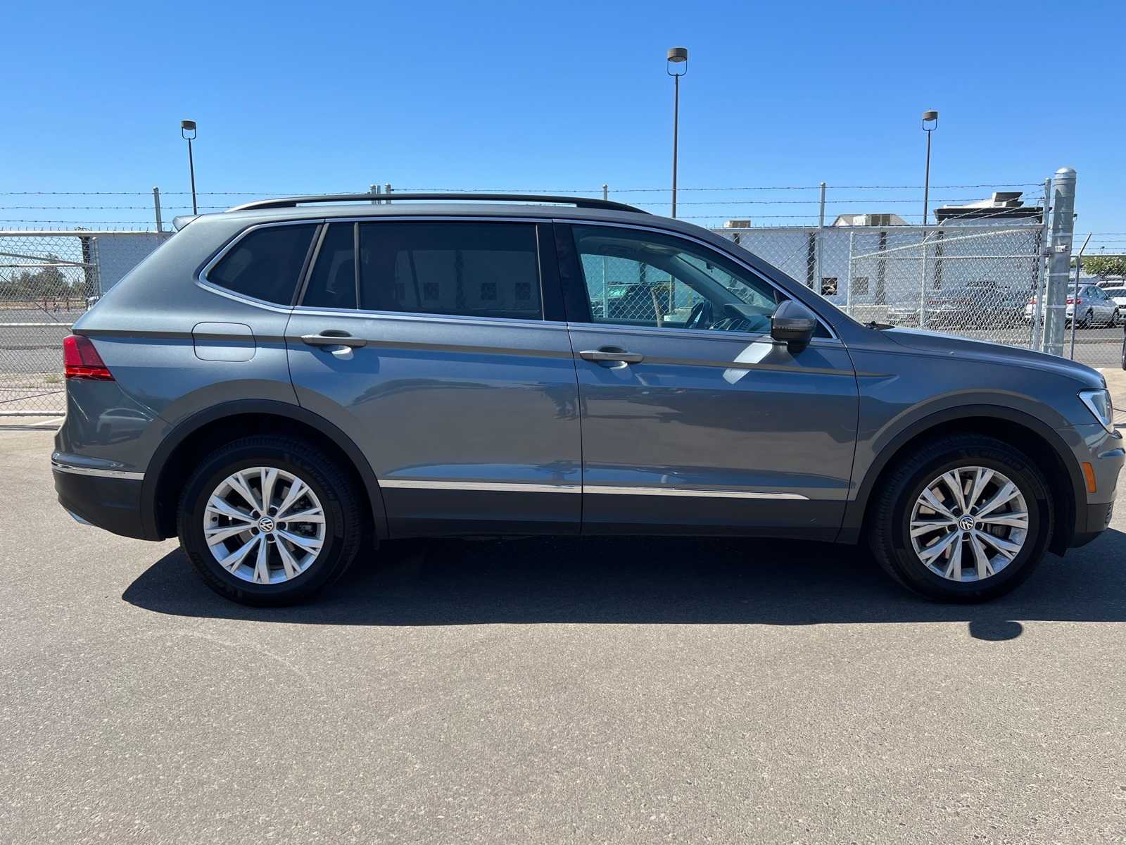 2018 Volkswagen Tiguan SE 10