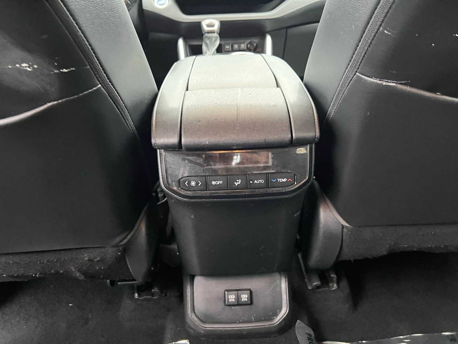 Thumbnail: 2021 Toyota Highlander - 33