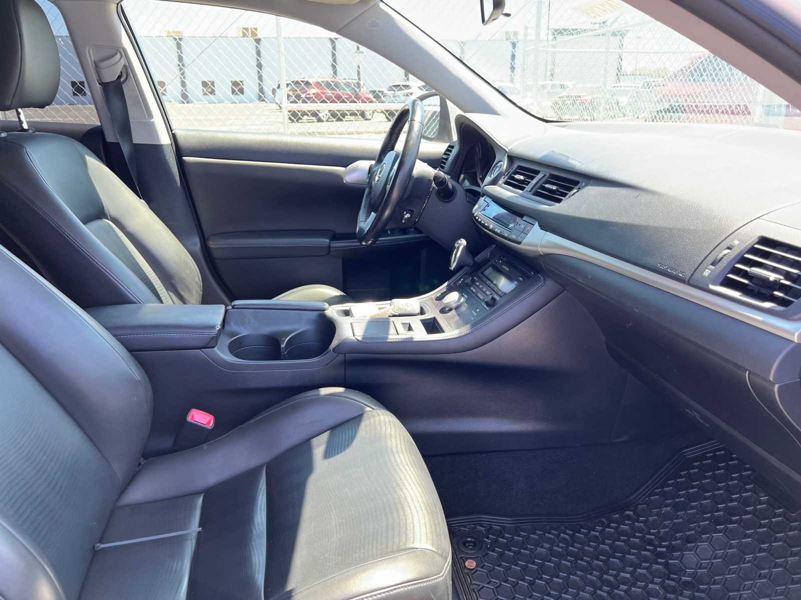 Thumbnail: 2013 Lexus CT - 25