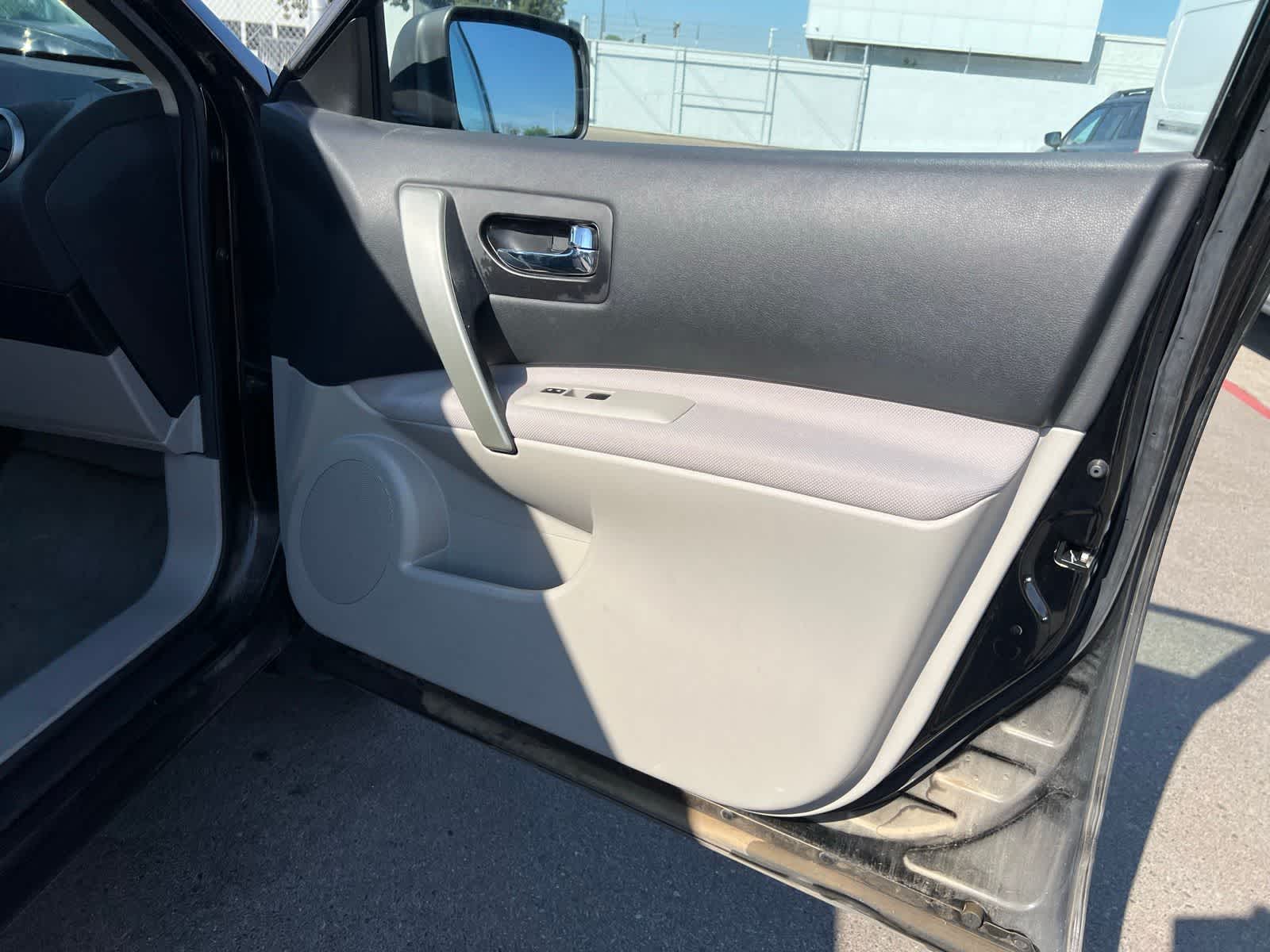 Thumbnail: 2014 Nissan Rogue - 27