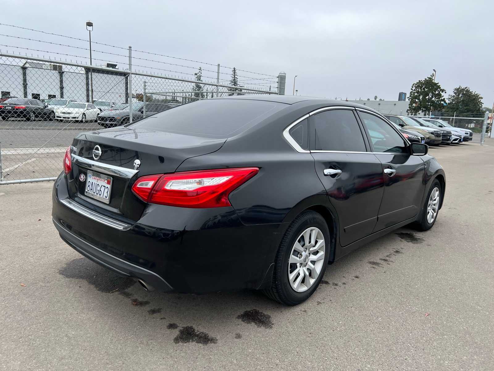 Thumbnail: 2017 Nissan Altima - 8