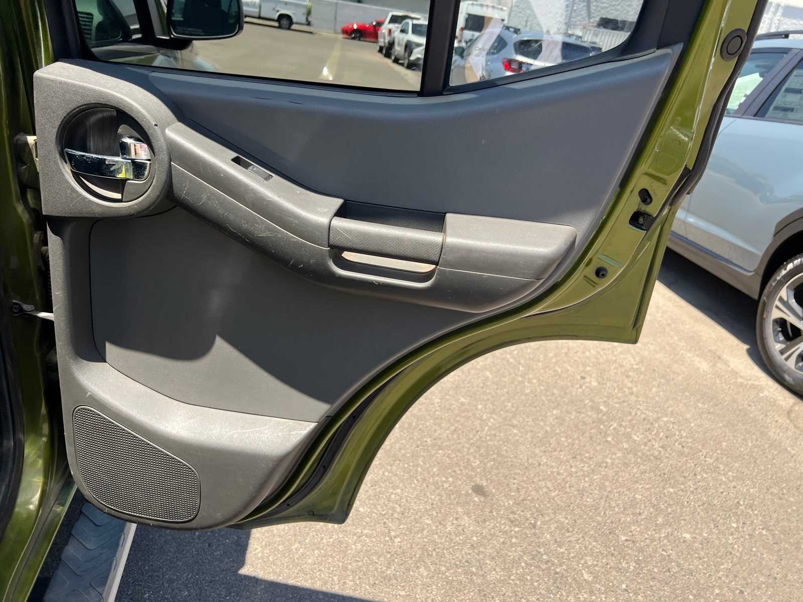2011 Nissan Xterra S 23