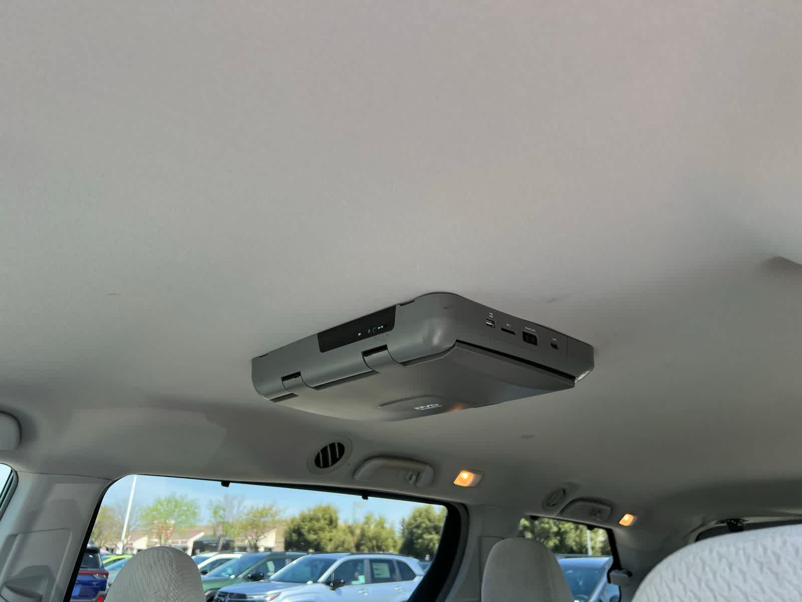 Thumbnail: 2014 Toyota Sienna - 32