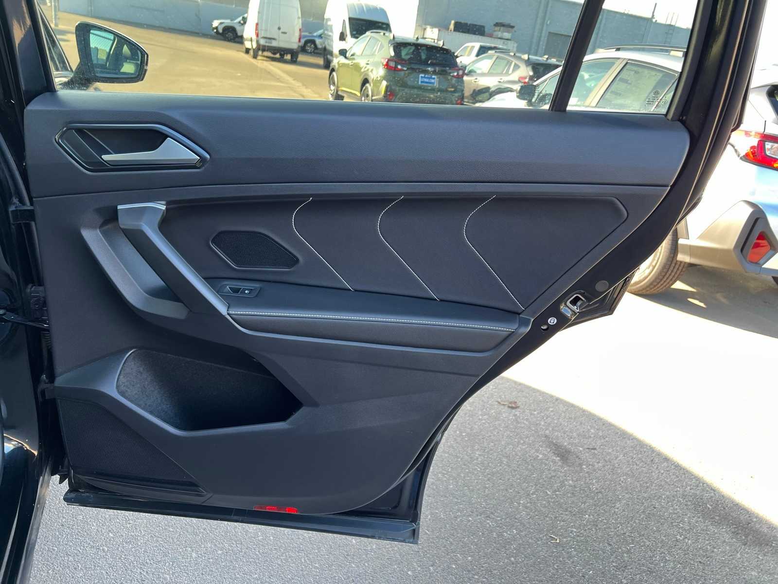 Thumbnail: 2023 Volkswagen Tiguan - 23