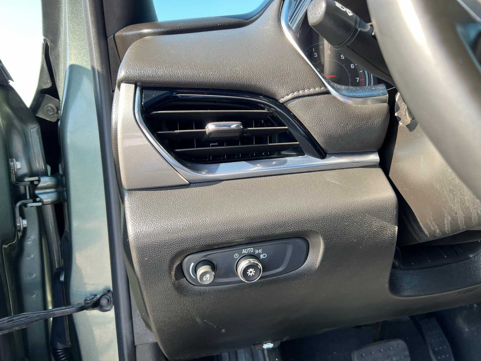 Thumbnail: 2023 Chevrolet Traverse - 33