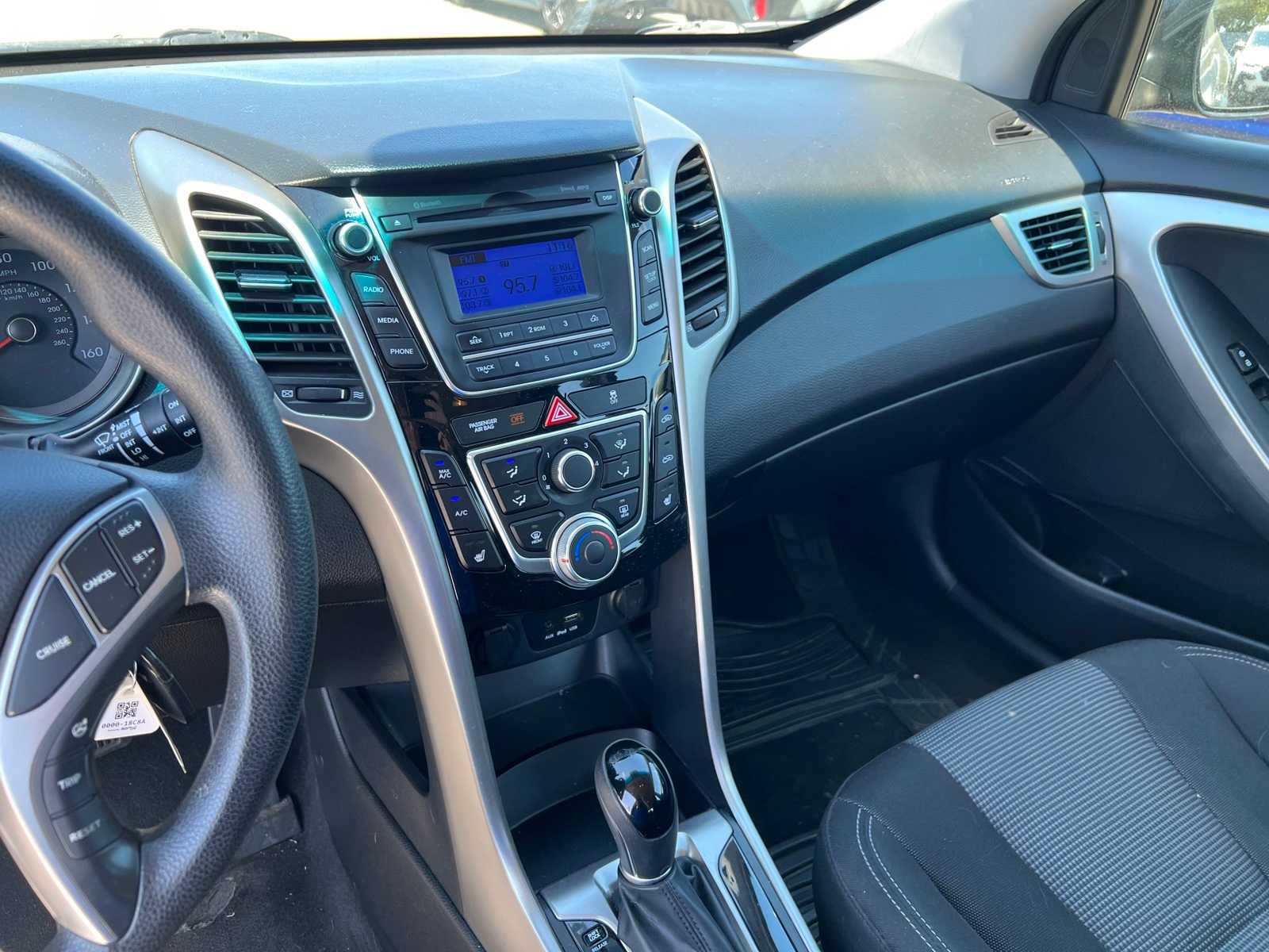 Thumbnail: 2016 Hyundai Elantra - 31