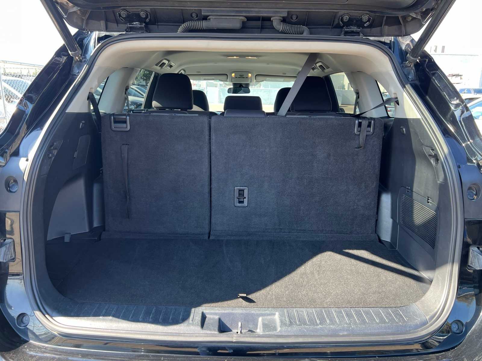 Thumbnail: 2023 Toyota Highlander - 8