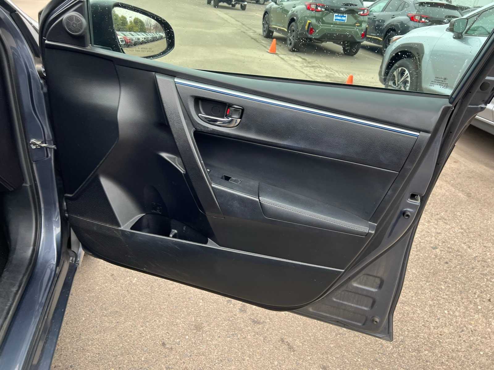 Thumbnail: 2015 Toyota Corolla - 28