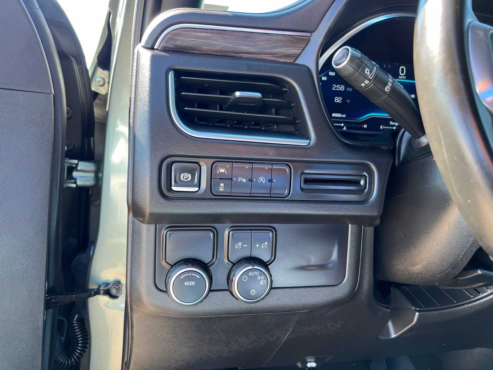 Thumbnail: 2024 Chevrolet Suburban - 32