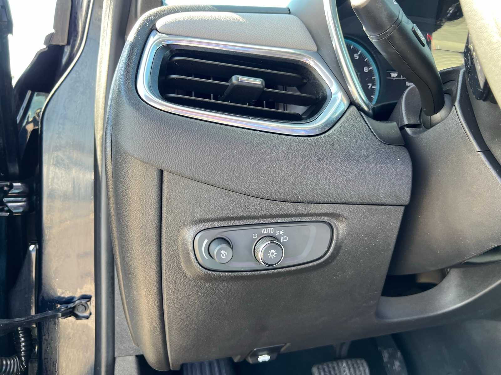 Thumbnail: 2020 Chevrolet Equinox - 33