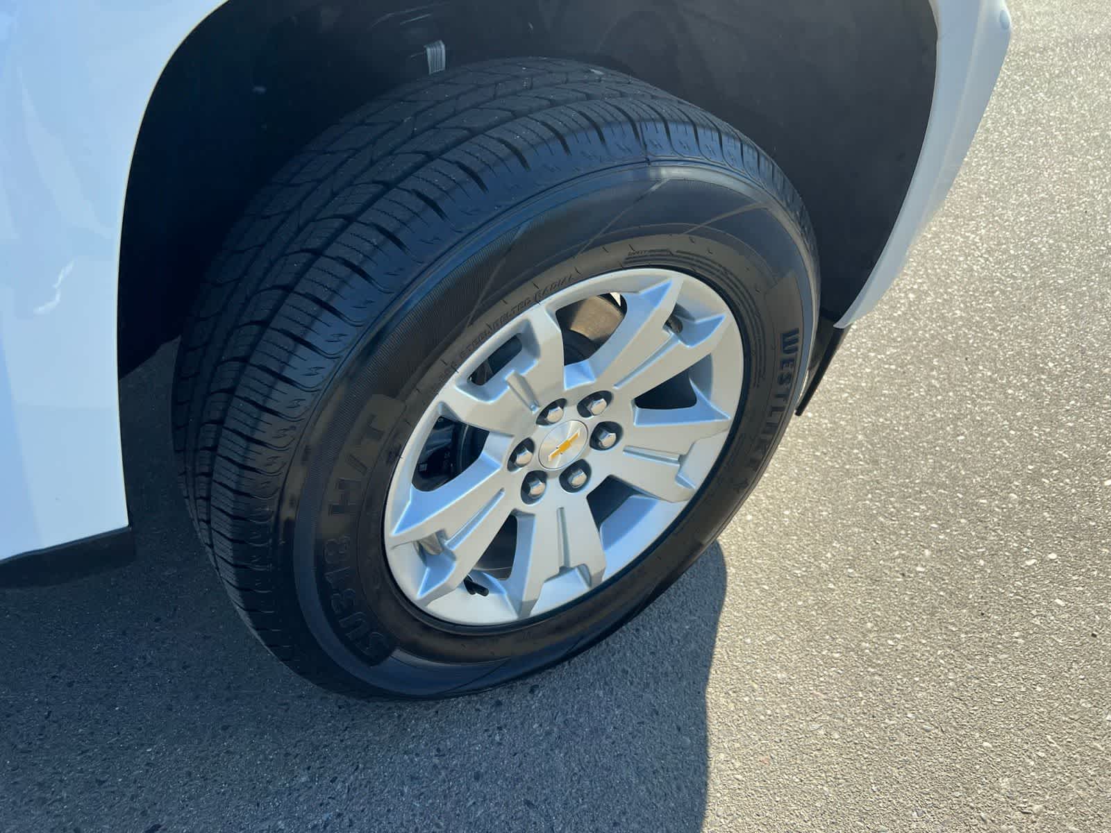 Thumbnail: 2022 Chevrolet Colorado - 25