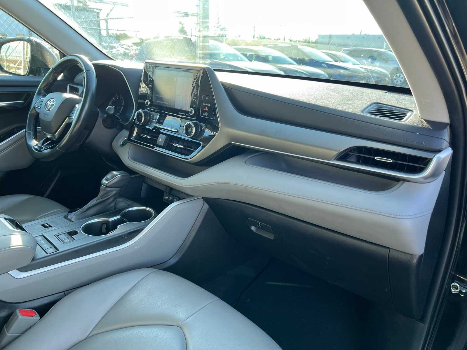 Thumbnail: 2021 Toyota Highlander - 26