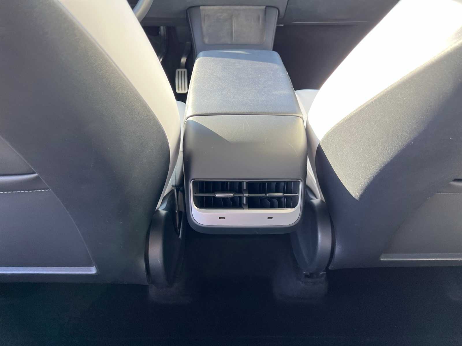 Thumbnail: 2022 Tesla Model Y - 31