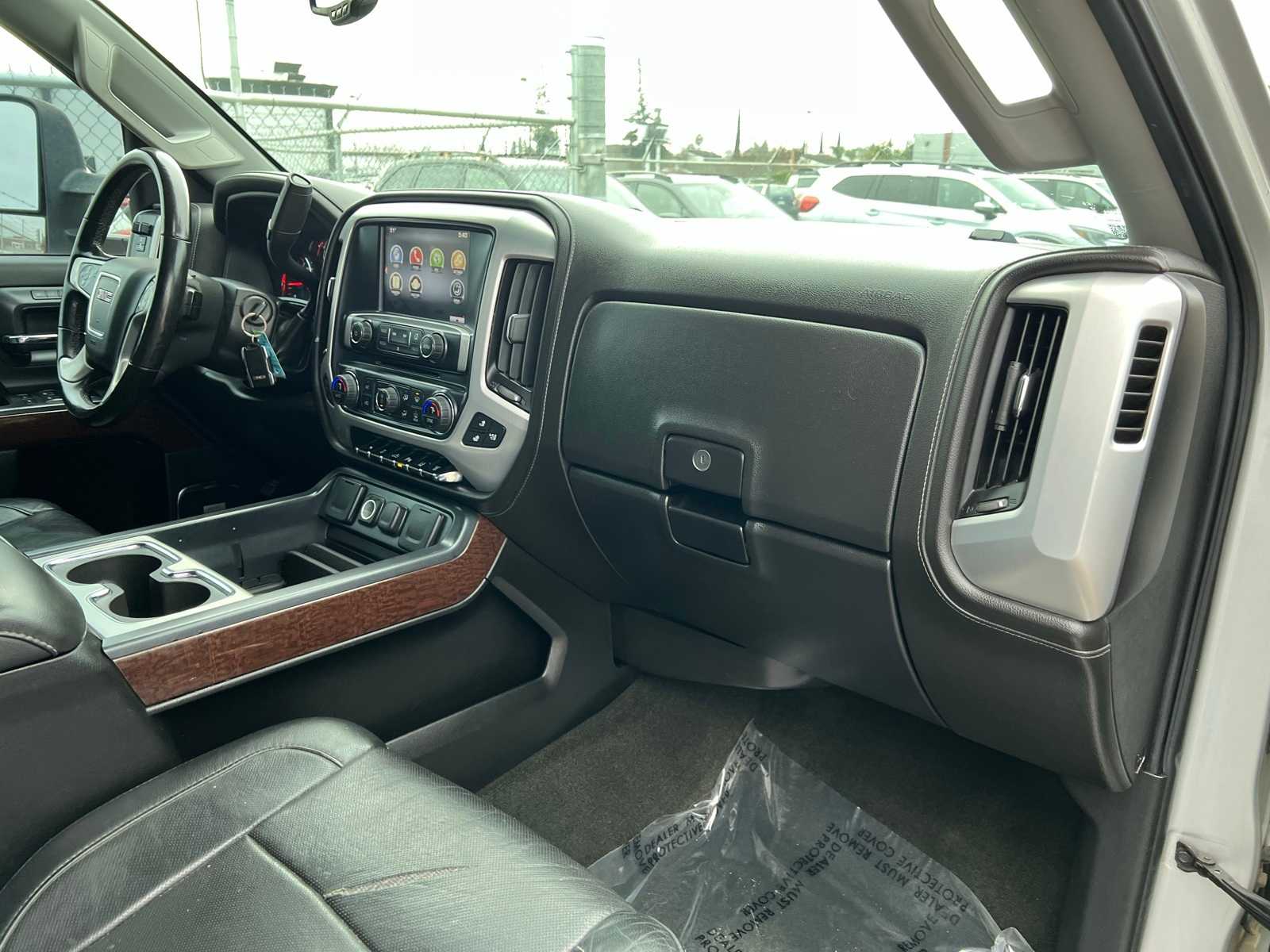 Thumbnail: 2015 GMC Sierra 2500 - 23