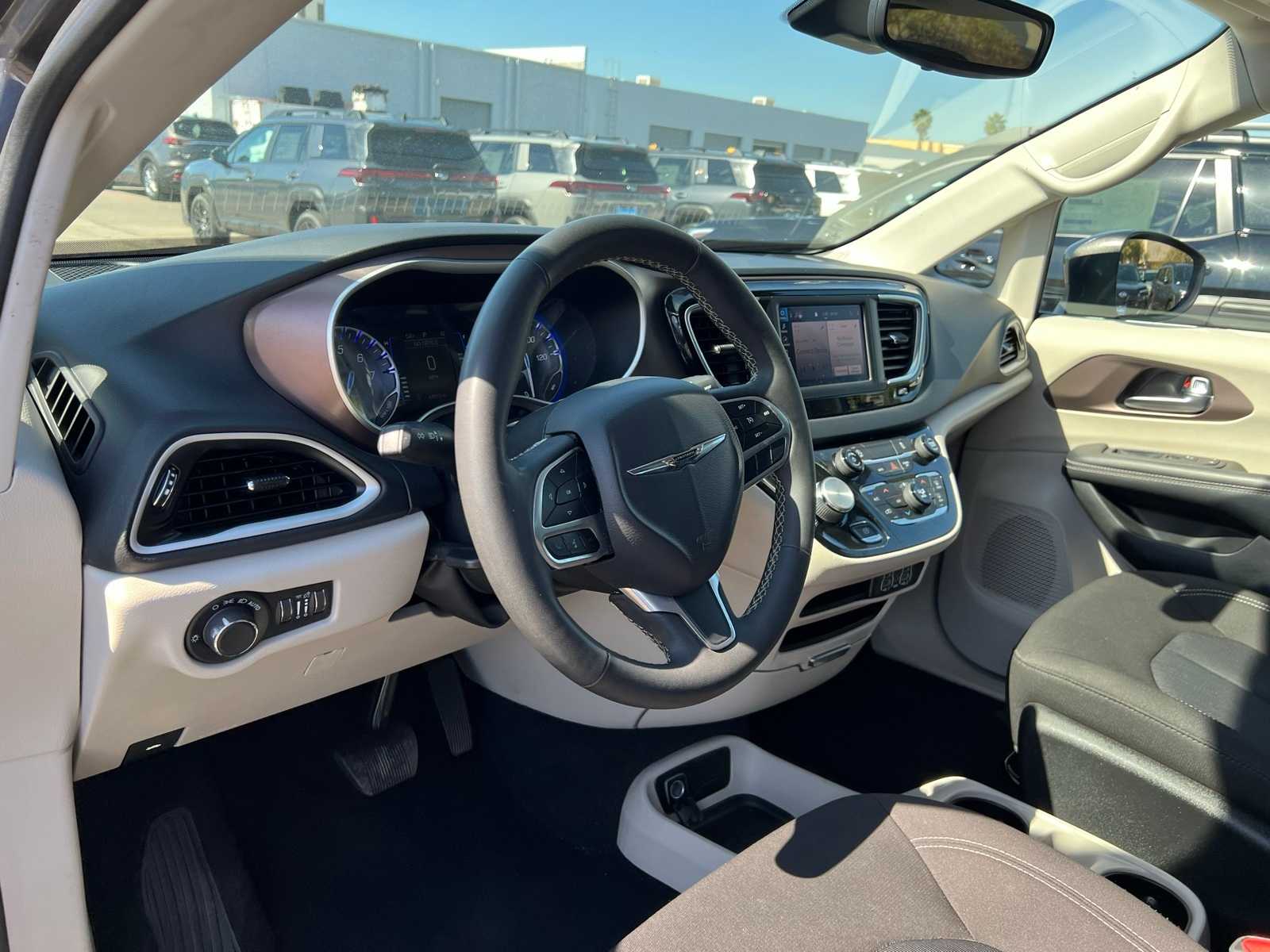 Thumbnail: 2023 Chrysler Voyager - 13