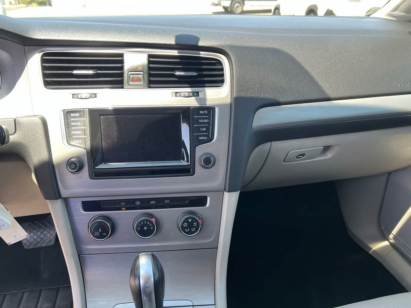 Thumbnail: 2015 Volkswagen Golf - 36