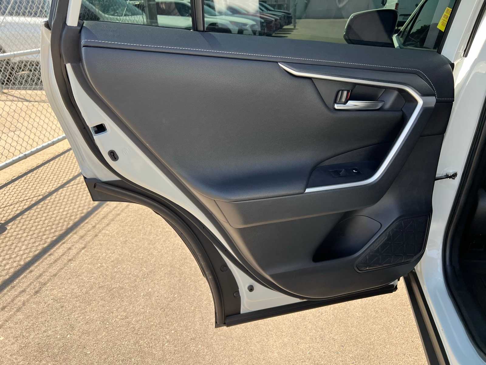 Thumbnail: 2021 Toyota RAV4 - 20