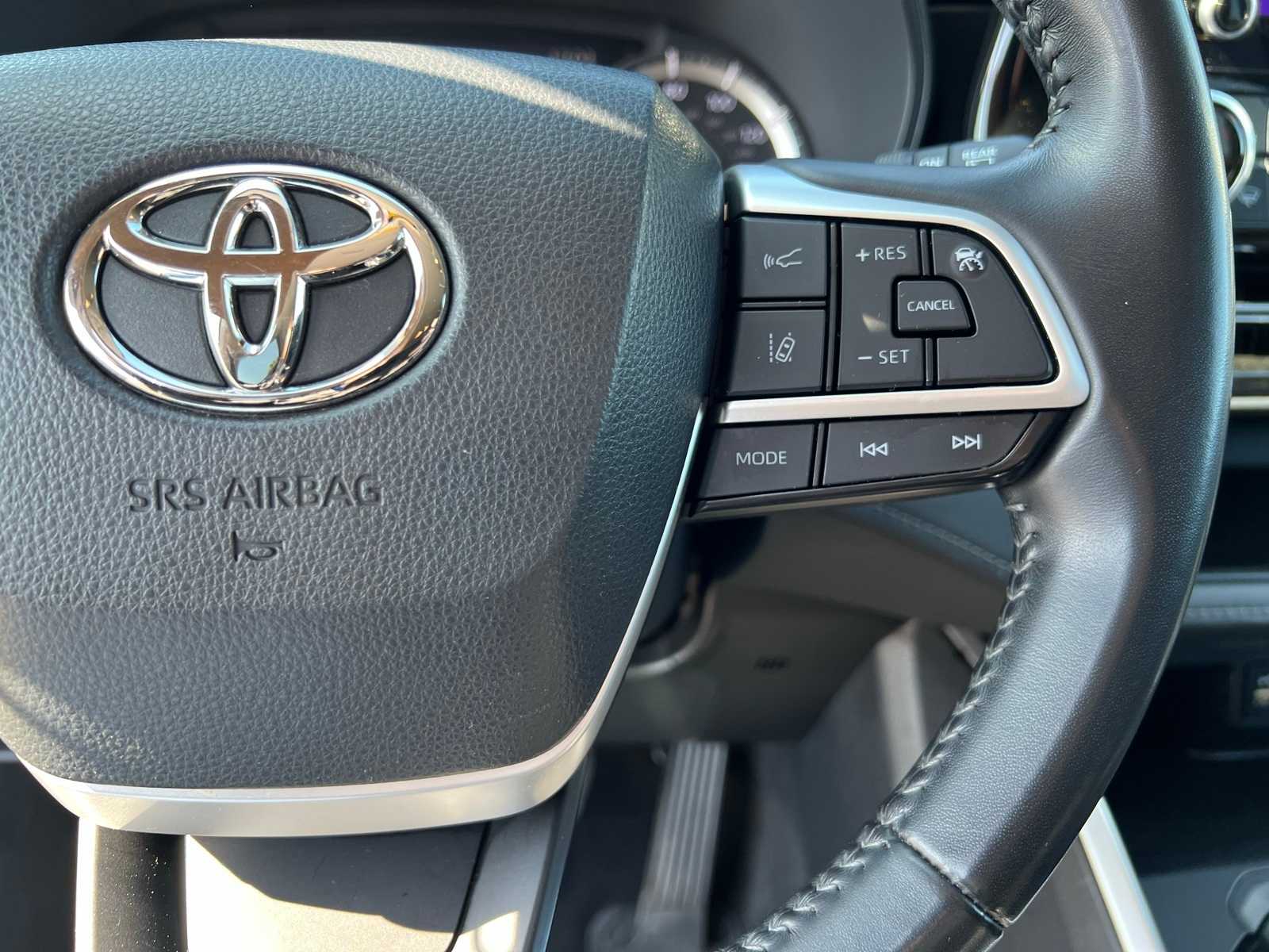 Thumbnail: 2023 Toyota Highlander - 36