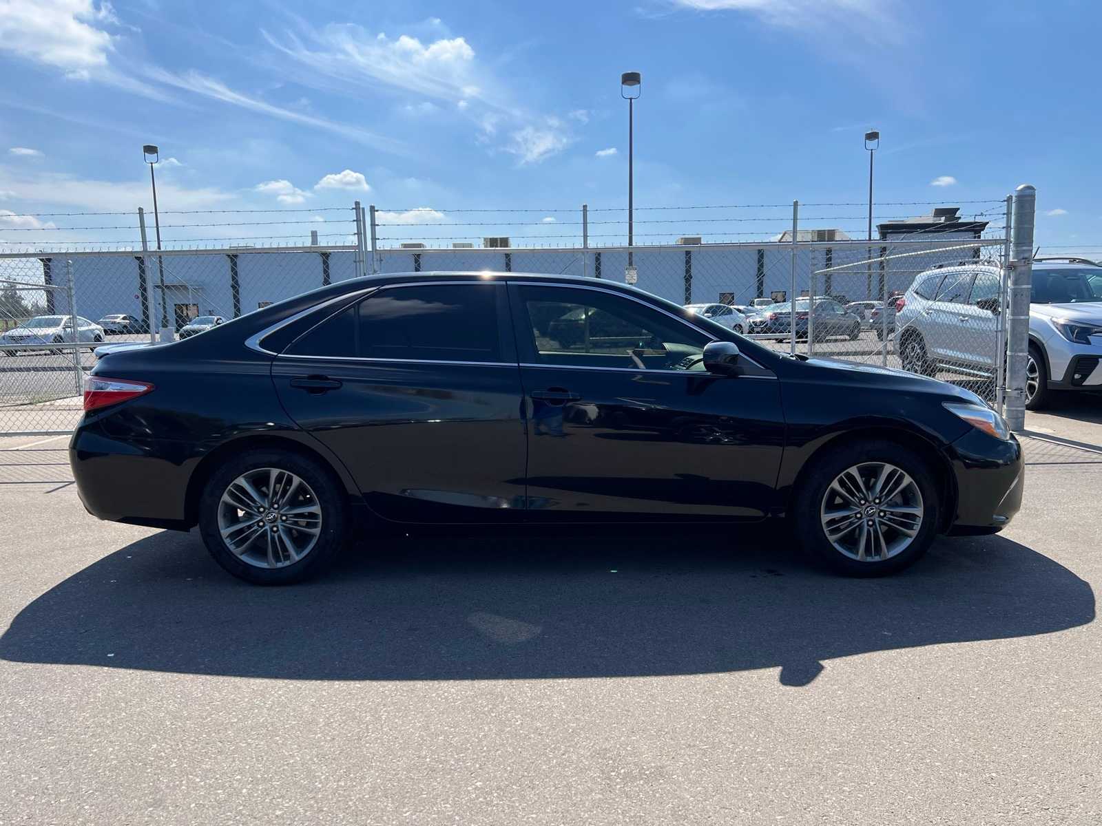 Thumbnail: 2017 Toyota Camry - 10