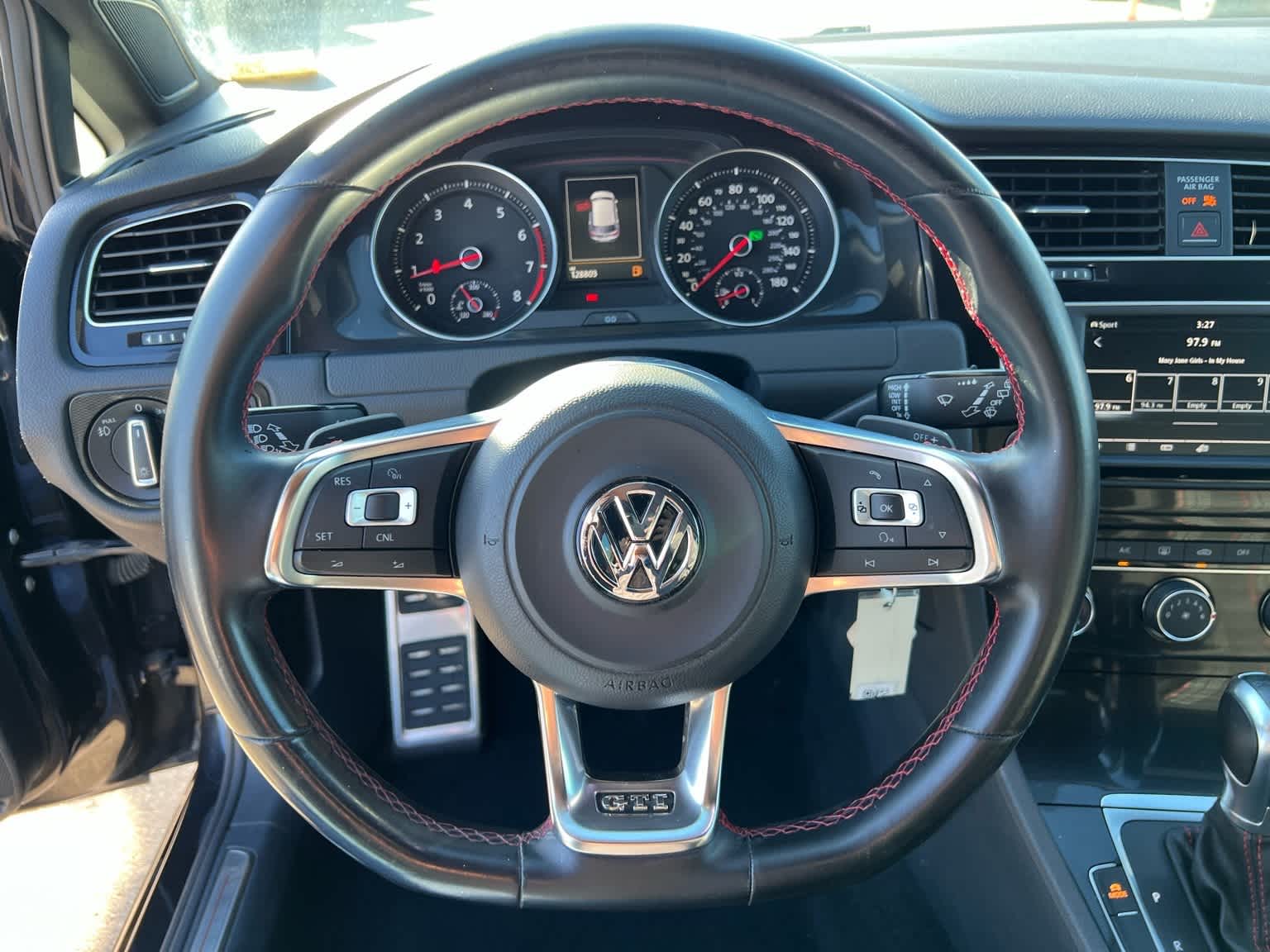 Thumbnail: 2016 Volkswagen Golf - 31