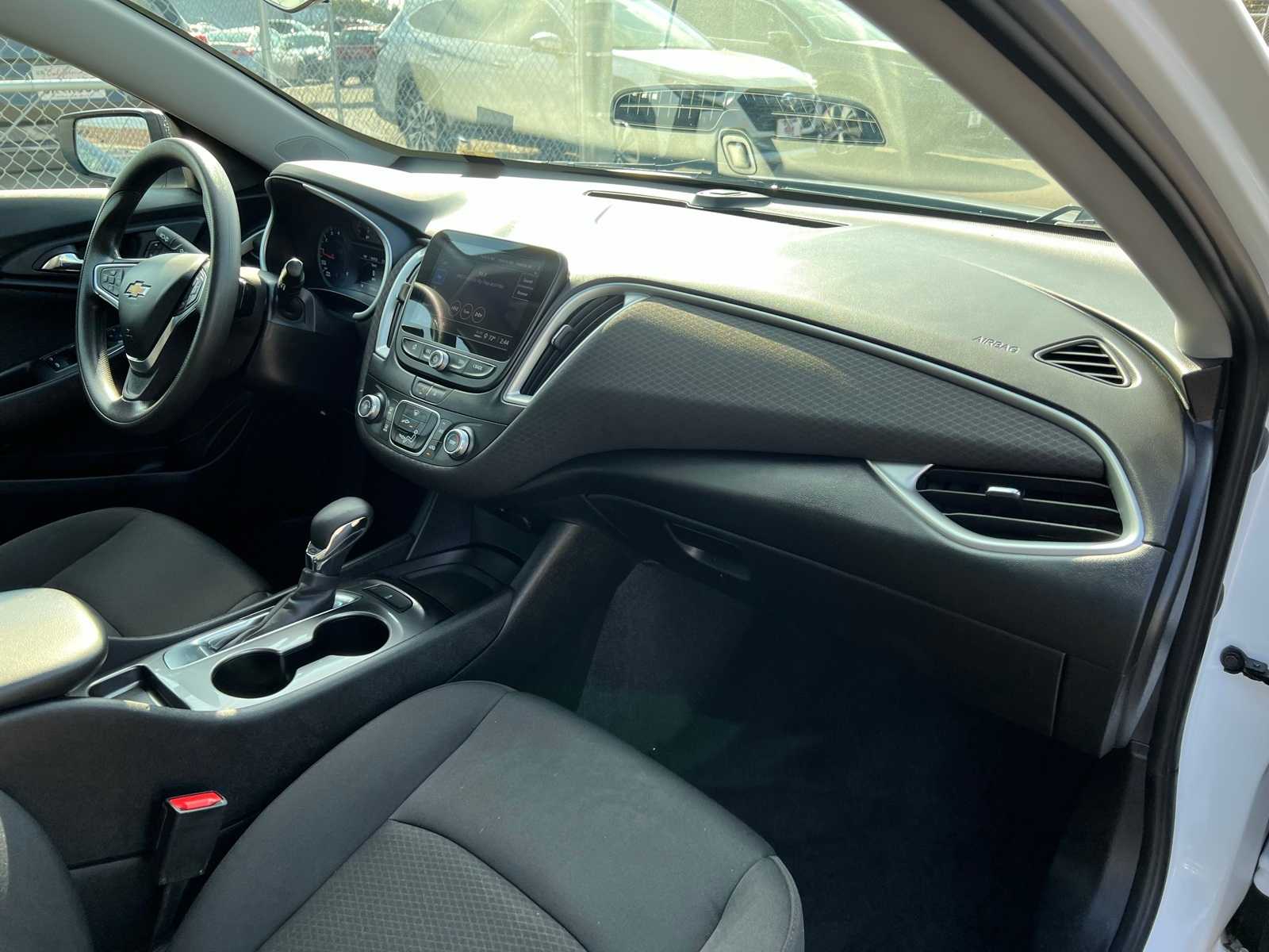 Thumbnail: 2022 Chevrolet Malibu - 25