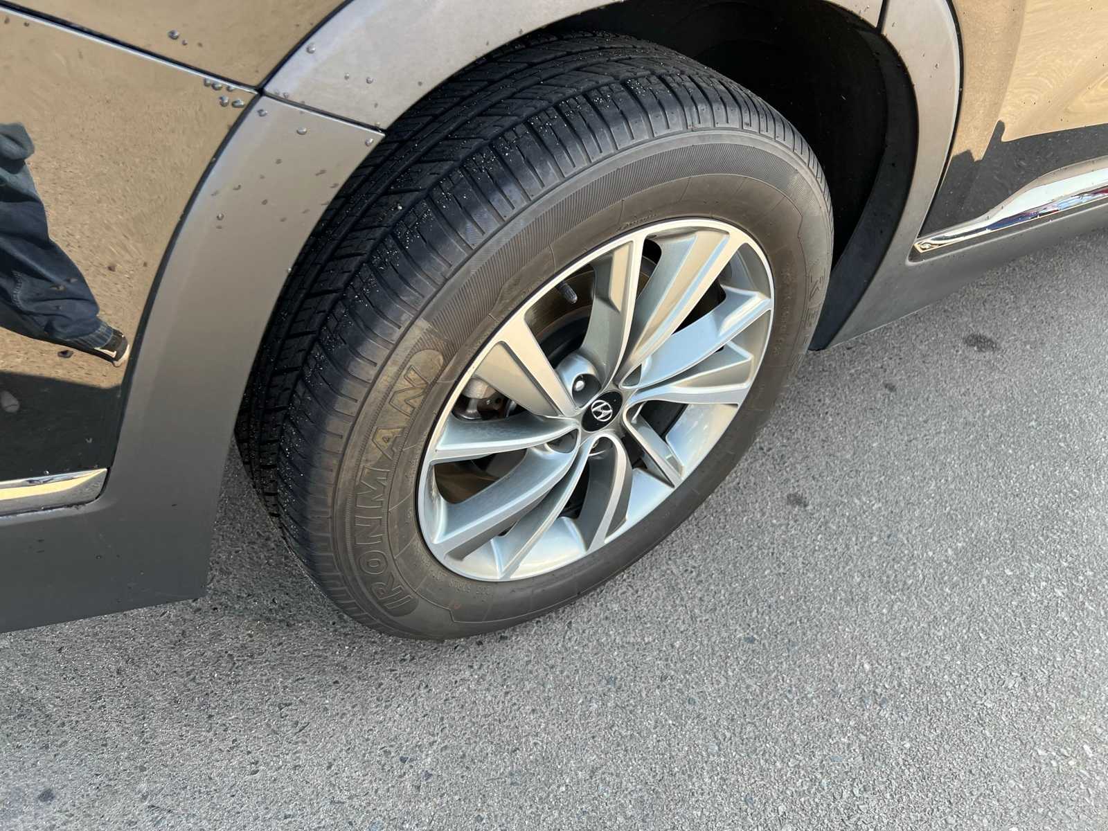 Thumbnail: 2019 Hyundai Santa Fe - 20