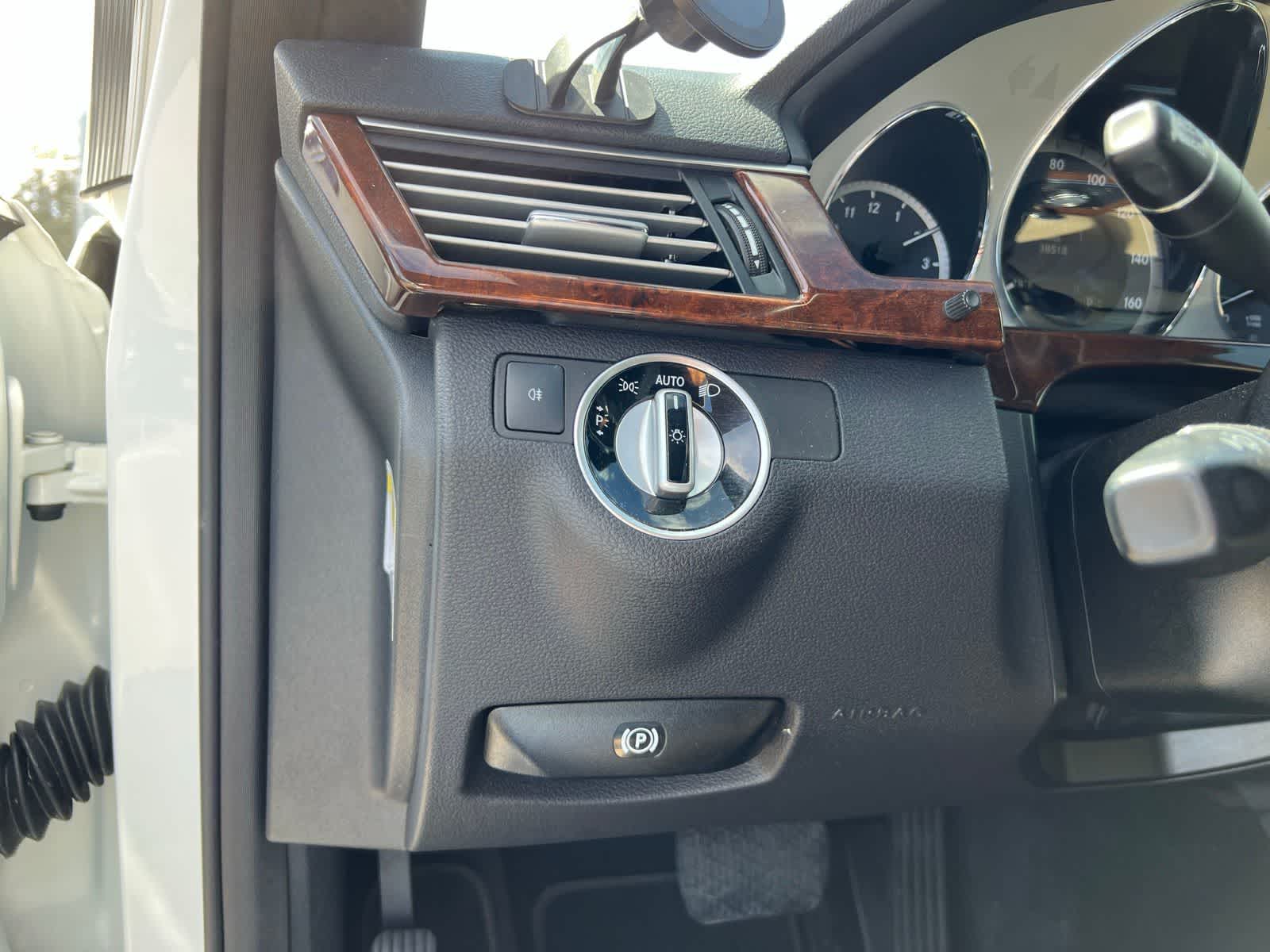 Thumbnail: 2013 Mercedes-Benz E-Class - 27