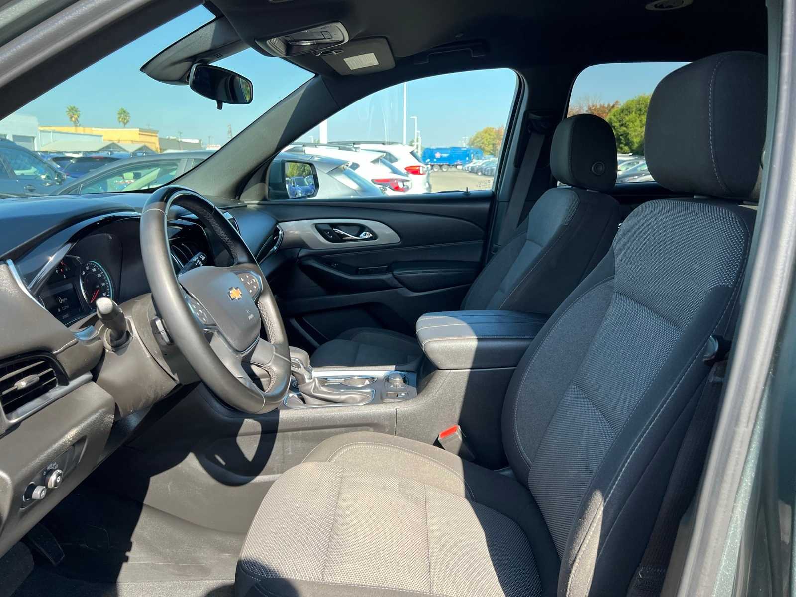 Thumbnail: 2023 Chevrolet Traverse - 15