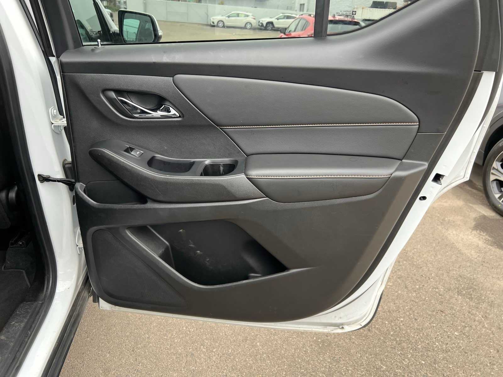 Thumbnail: 2021 Chevrolet Traverse - 23