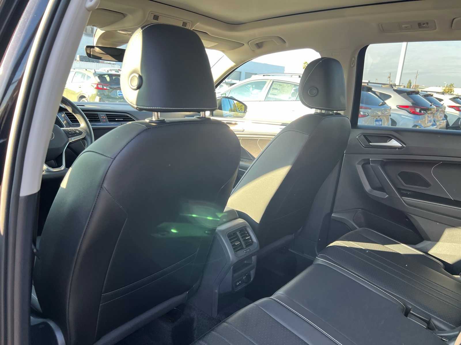 Thumbnail: 2023 Volkswagen Tiguan - 17