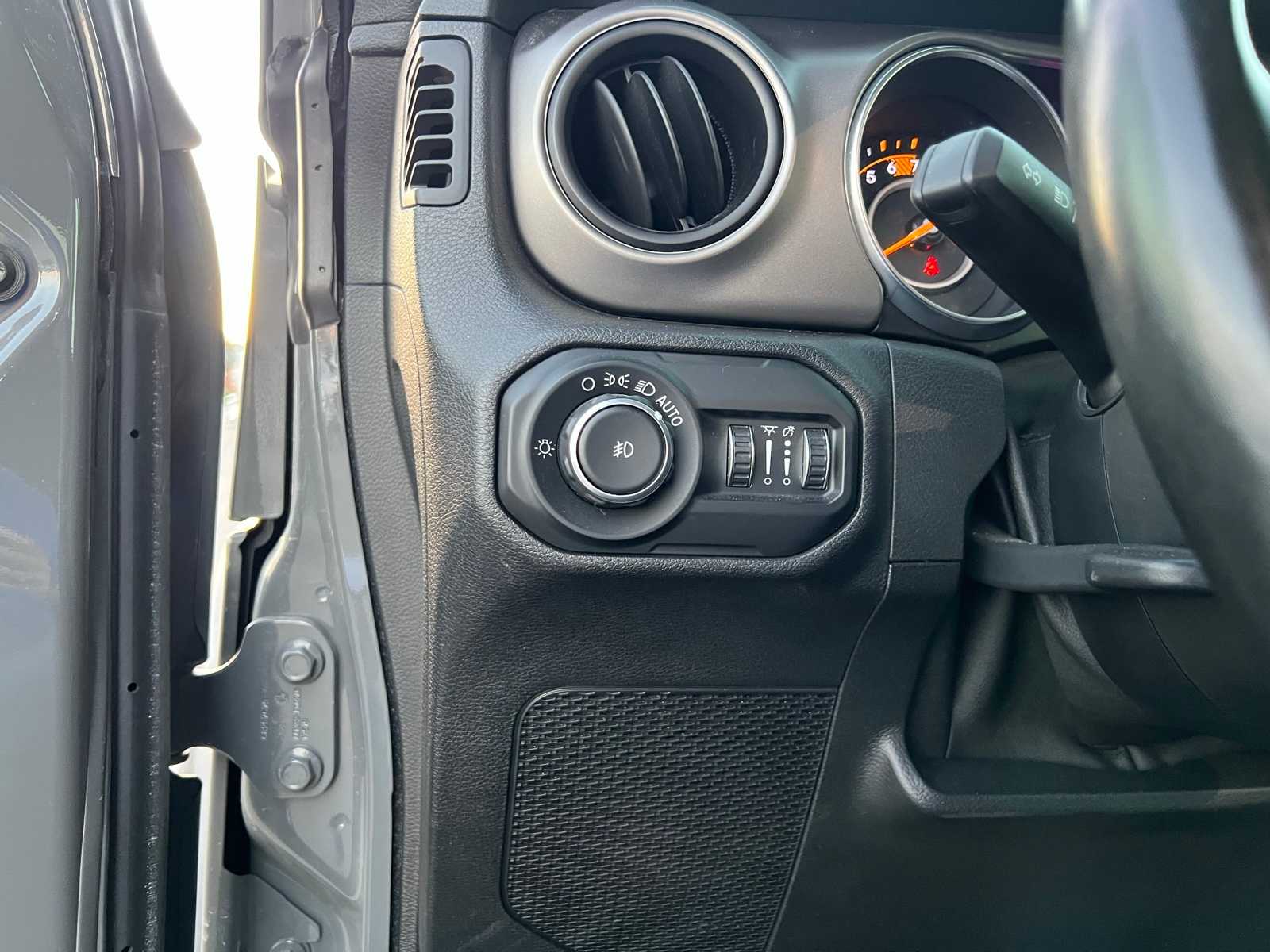 Thumbnail: 2020 Jeep Wrangler - 28