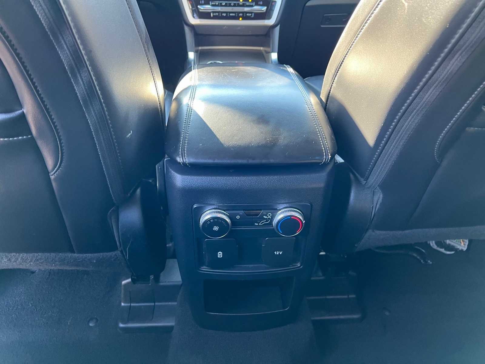 Thumbnail: 2021 Ford Explorer - 32